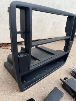 Rámeček středové konzole - Passat B5 - 2