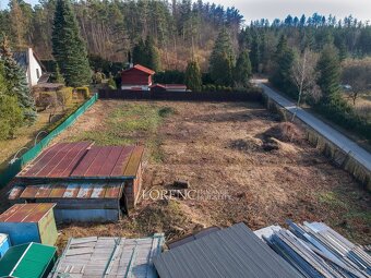 Krásný pozemek v chatové oblasti u lesa, ideální pro výstavb - 2