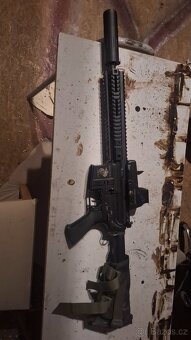 Airsoft M4 celokov vylepšená - 2