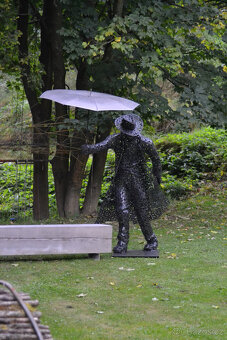 Gentleman s deštníkem - 2