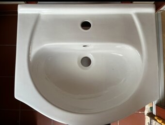 Koupelnová skříňka s umyvadlem - 2