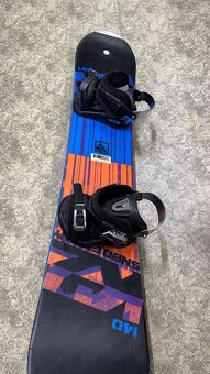 Snowboard K2 140cm s vázáním Atomic - 2