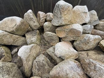 Kamen okrasny,totem-male,velke - 2