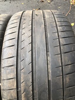 Prodám dvourozmer pneu 315/30/22 a 285/35/22 - 2