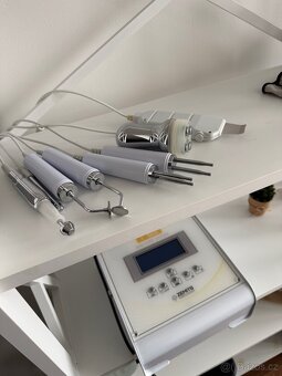 Multifunkční kosmetický přístroj - 2