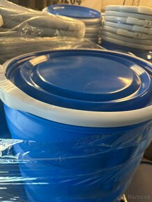 Plastové sudy/ bečky- 114 L s víkem a sponou. - 2