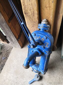 Ruční pumpa na vodu - 2