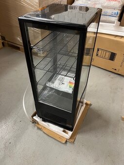 CHLAZENÁ VITRÍNA - 2