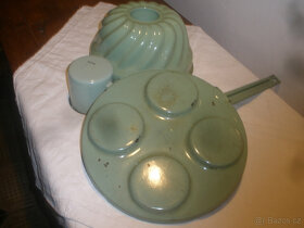 Staré zelené smalt nádobí - 2