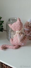 Šitá dekorace kočka růžová - 2