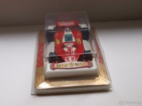 FERRARI 312 T2 F1 MAJORETTE 1/64 - 2