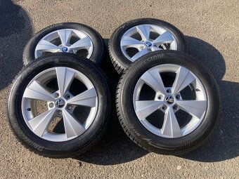 Skoda Octavia 4,zimni 205/60 r16-zanovní 7,5mm - 2