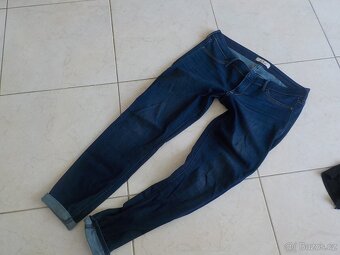 Hollister džiny vel 30 + tricko zdarma..pas 80+ elastan-žena - 2