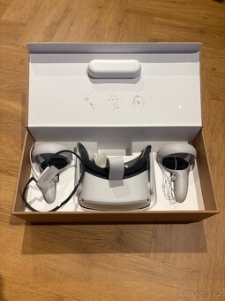 Oculus Quest 2 (64GB) s kompletním příslušenstvím - 2