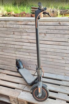 Elektrokoloběžka Ninebot F40E by Segway - 2