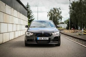 BMW M135i M-Performance Manuál - 2