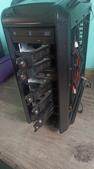 Počítačová herní skříň (PC case) - 2