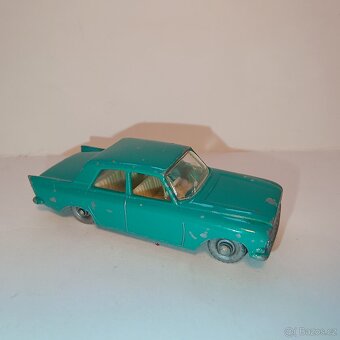 Matchbox RW No33 Ford Zephyr 6 - 2