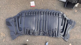 Kryt pod motor Mercedes w212 - 2