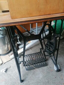 starožitný šicí stroj Bobbin. - 2