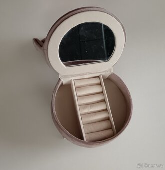 šperkovnice na bižutérií - křeslo - 2