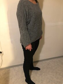 Velmi příjemný dámský svetr vel. M-L - 2