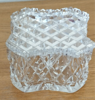 skleněná dóza s víkem, polobrus - 2