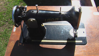 ŠICÍ  STROJ LADA - ve SKŘÍŇCE - 2