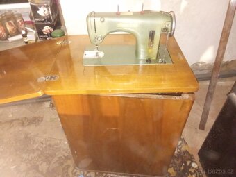 Retro šicí stroj Minerva - 2