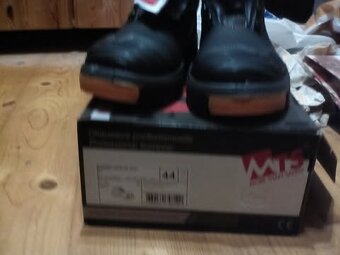 Bezpečnostní pracovní obuv - 2