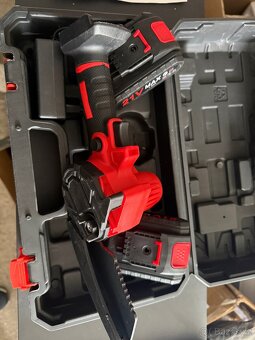 Akumulátorová mini řetězová pila (21V) - 2