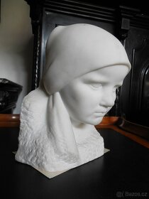 Socha busta dívka mramor - 2
