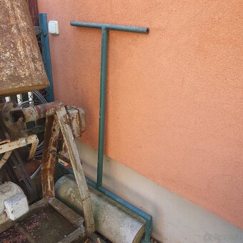 Válec na trávu - 2