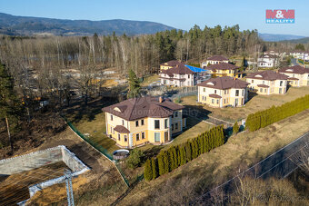 Prodej rodinného domu, 376 m², Mezirolí, Nová Role - 2