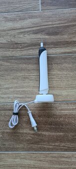 Elektrický zubní kartáček Oral B Braun Pro Series 1 - 2