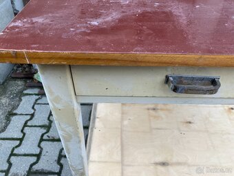 Starý kuchyňský stůl s deskou z umakartu + starý lustr - 2