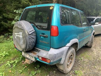 Nissan Terrano II - 2