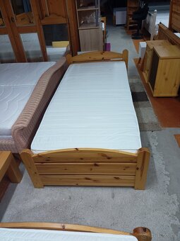 Prodám 2 x krásné postele z masivu 90 x 200 cm - 2