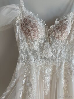 Nádherné svatební šaty Adhil - 2