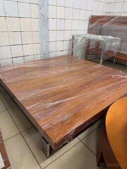 Dřevěnný stolek - 2