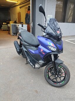 Prodám Aprilia SR gt 200 - 2