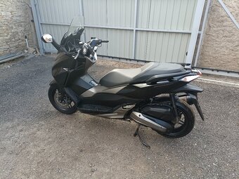 Honda Forza 125i rv. 2018 CZ doklady v ceně černá 2 - 2