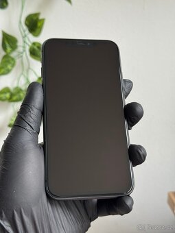 iPhone 11 64GB černý - 2