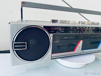 Radiomagnetofon Toshiba RT-8035, rok 1986 - 2