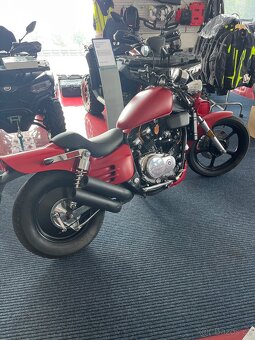 Honda - VF 700 Magna - 2
