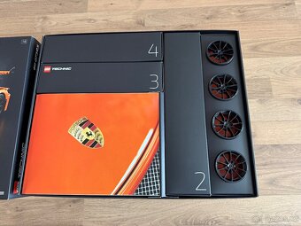 LEGO TECHNIC 42056 Porsche 911 GT3 RS - Z VÝSTAVKY - 2