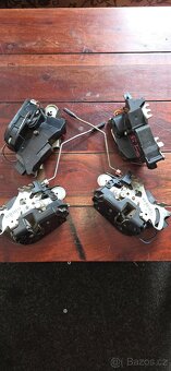 Mercedes-Benz Vito W639: přední zámky dveří - 2