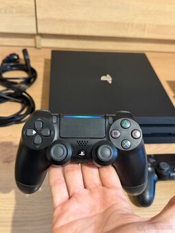 Sony PlayStation 4 Pro 1TB, ovládače a nabíjacia stanica - 2