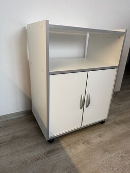 Praktická kuchyňská skříňka - 2