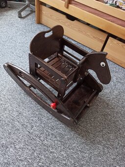 Dětská židlička a houpačka v jednom - 2